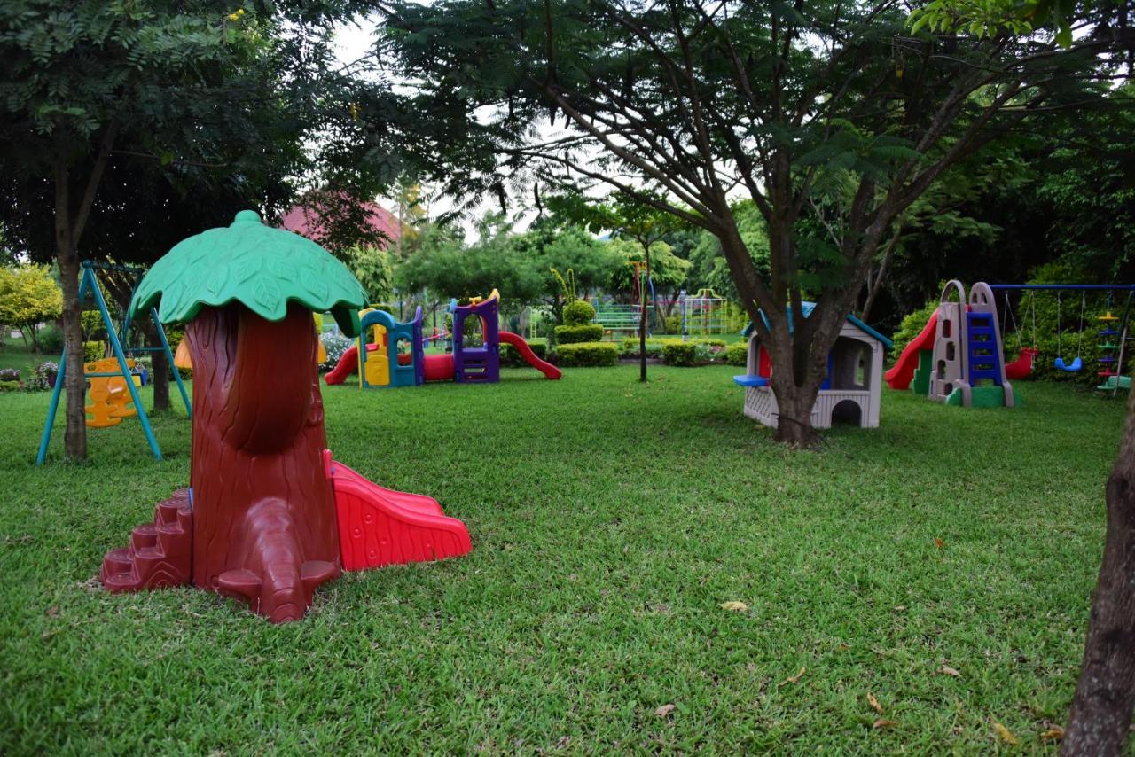 Fun Retreat Resort, Hotel And Ayurveda Spa Arusha Exteriör bild