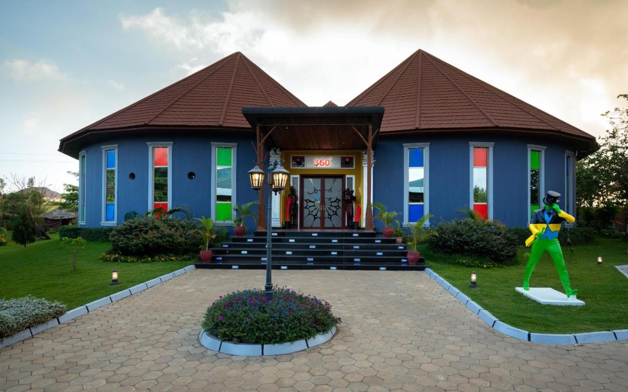 Fun Retreat Resort, Hotel And Ayurveda Spa Arusha Exteriör bild